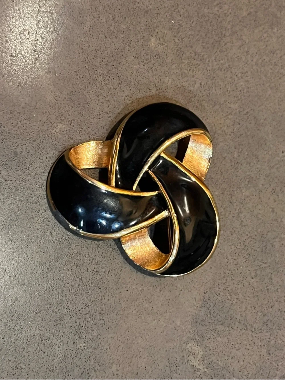 Vtg Gold Tone Black Enamel Interlocking Knot Brooch MidCentury Modern Geometric
